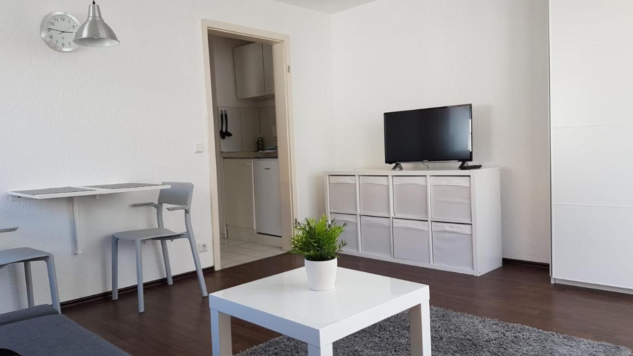 Ferien- Und Businessapartment I Modern Mit Wlan Und Parkplatz Nahe Zentrum, Automobil- Und Tech-Firmen, Messe Renningen Kültér fotó